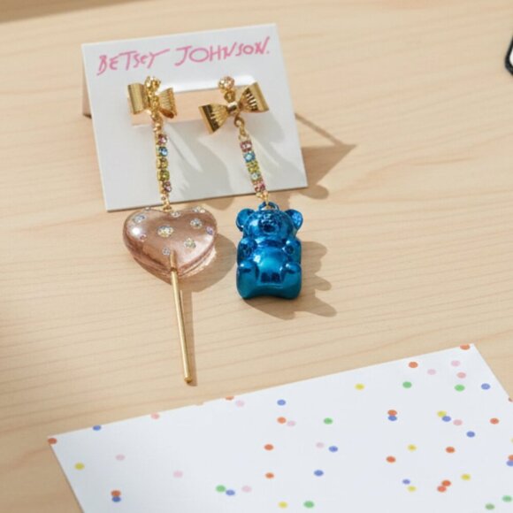 Betsey Johnson Asymmetrical Gummy Bear Heart Lollipop Earrings - New on Card - Picture 5 of 5